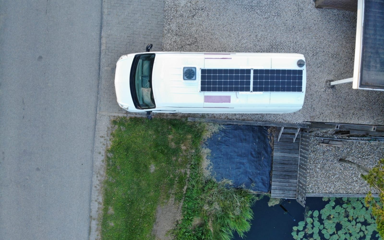 DIY バス キャンピングカー ソーラー パネル