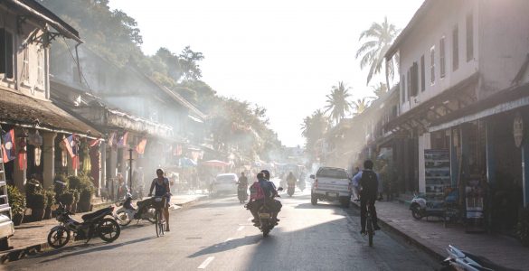 En scooter por Laos