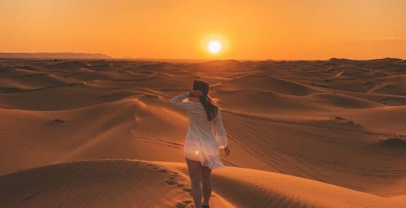 O pôr do sol no deserto do Saara - Marrocos