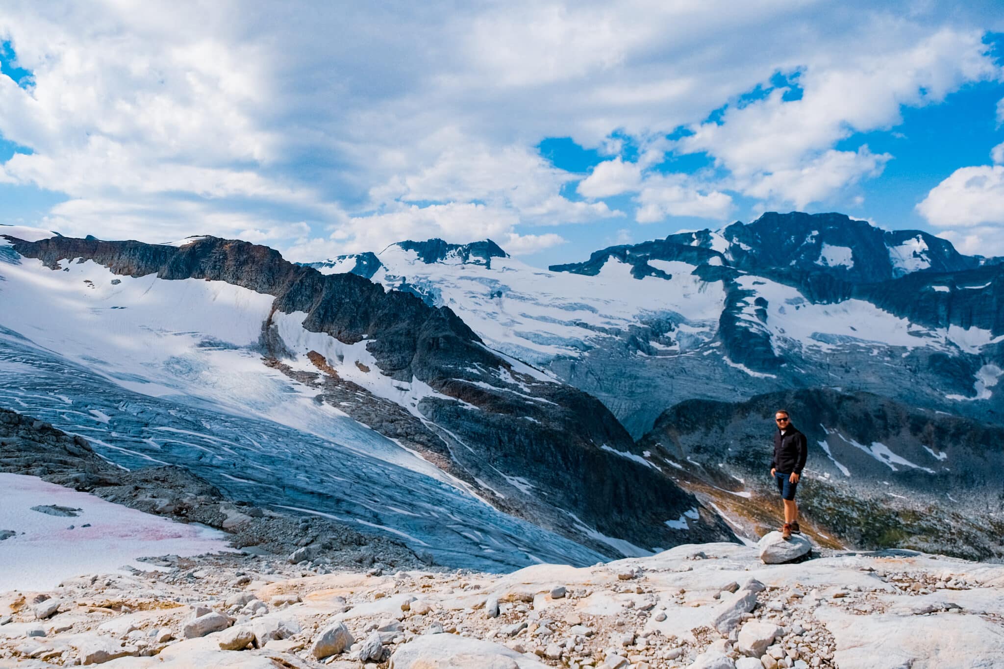 Chris con il ghiacciaio Illecillewaet | Glacier National Park del Canada