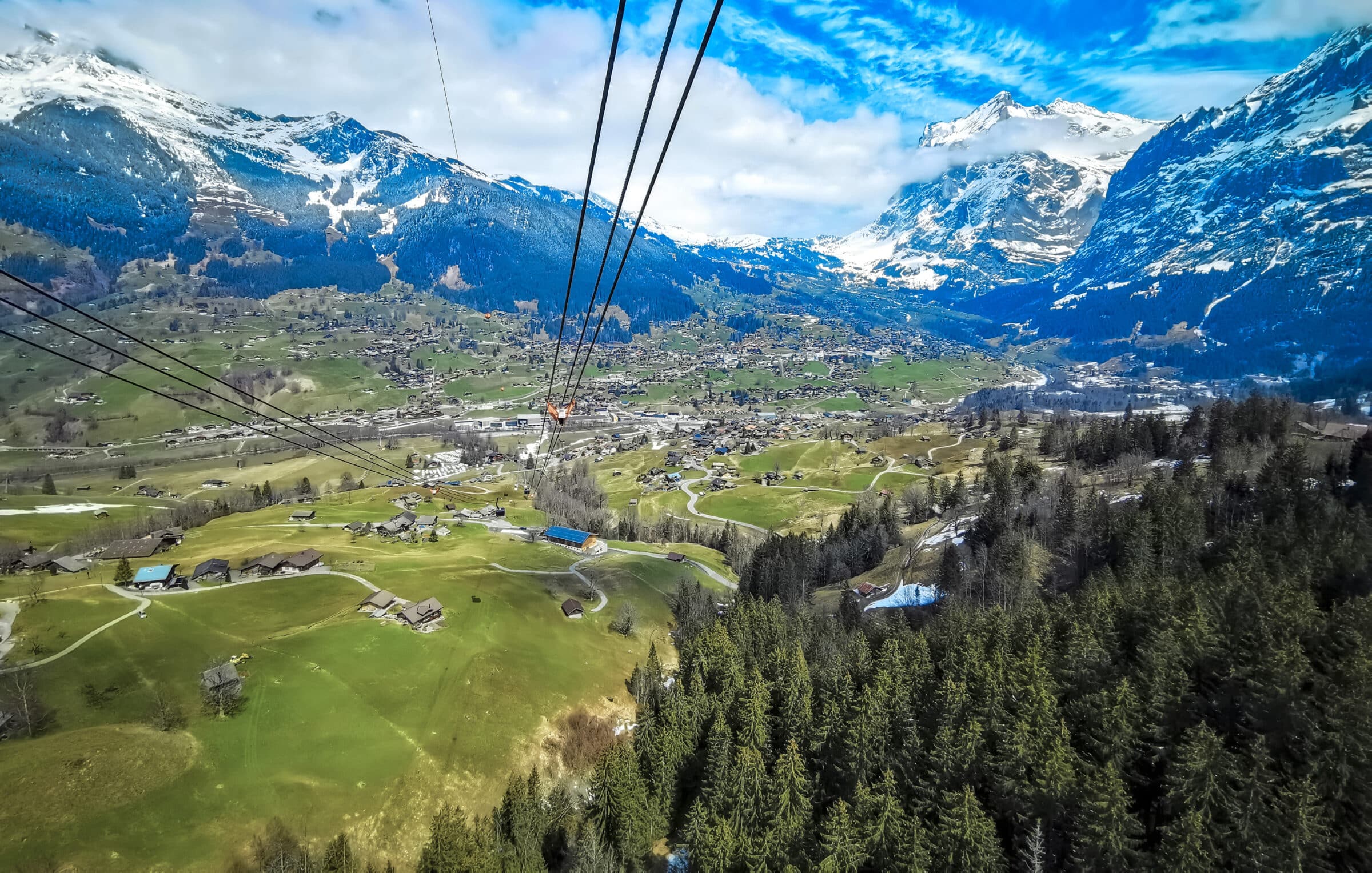 Pohled na Grindelwald z gondoly