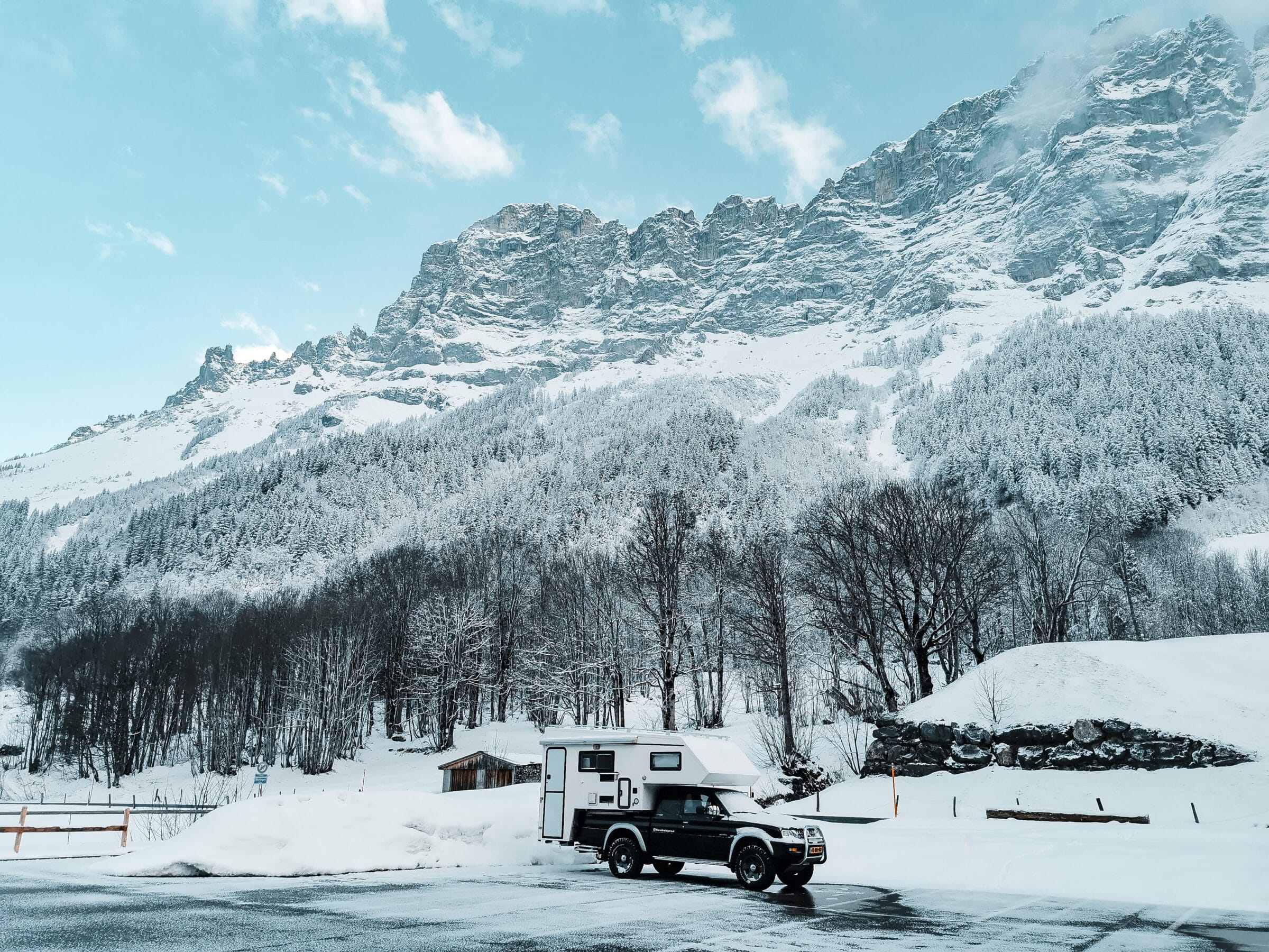 Łańcuchy śniegowe zawsze się przydadzą | Roadtrip Szwajcaria
