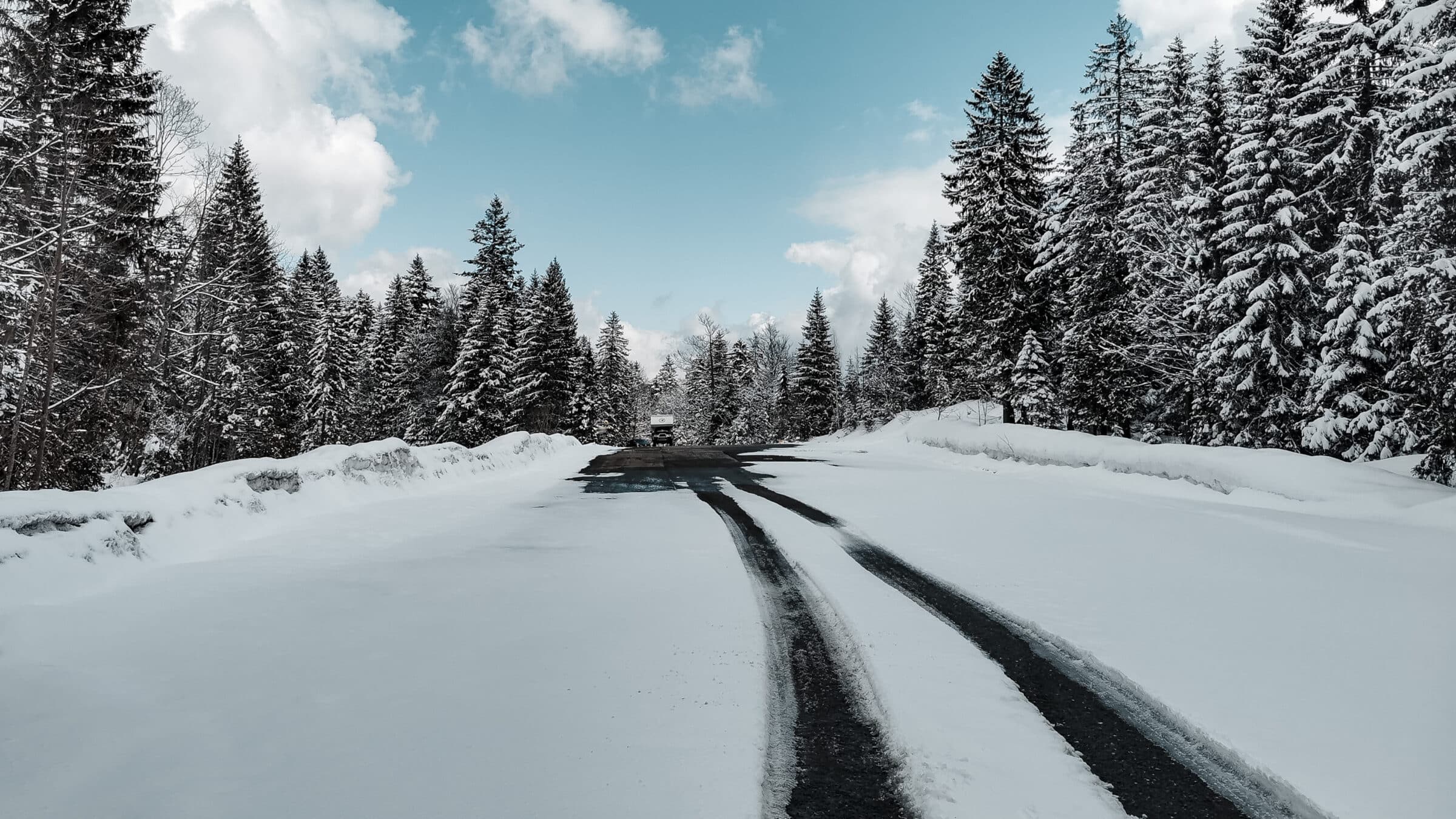 Verschneite Straßen | Roadtrip Die Schweiz vorbereiten