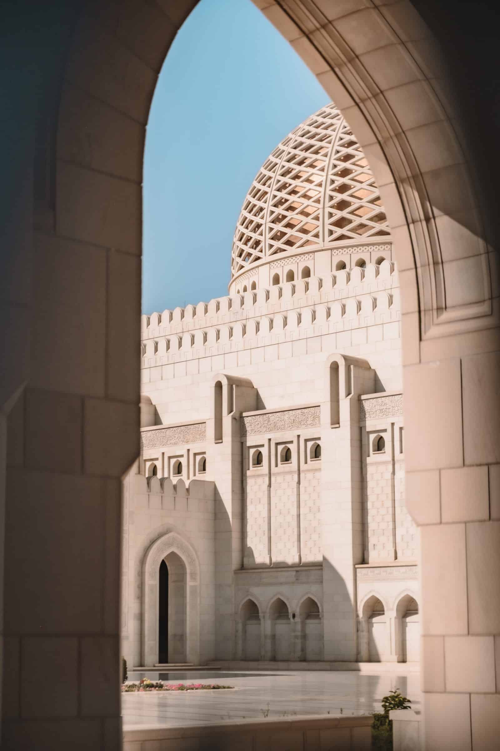 De Grote Sultan Qaboos-Moskee | Top 10 meest Instagrammable plekken van Oman