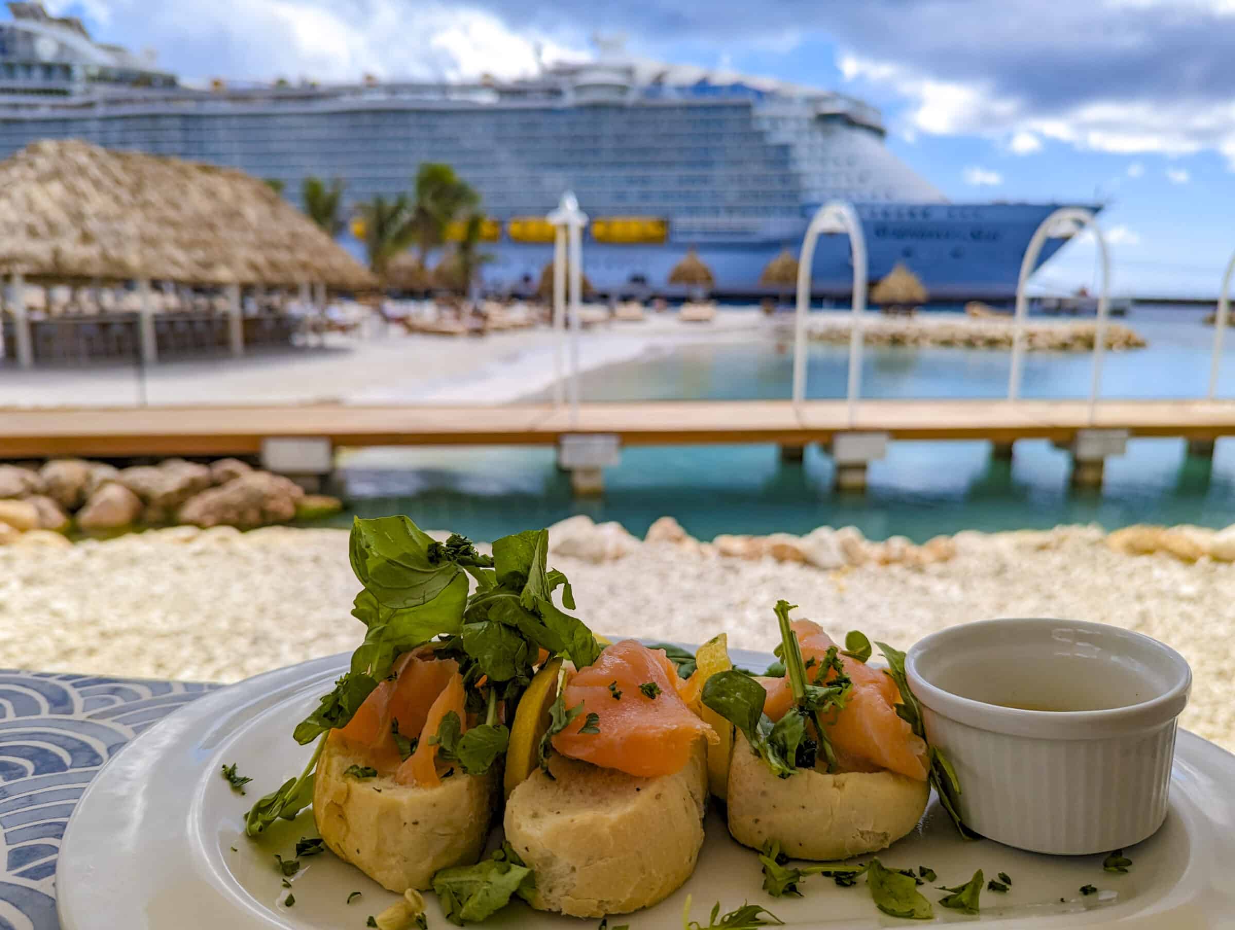 Lekker eten met uitzicht bij The Rif at Mangrove Beach Curaçao