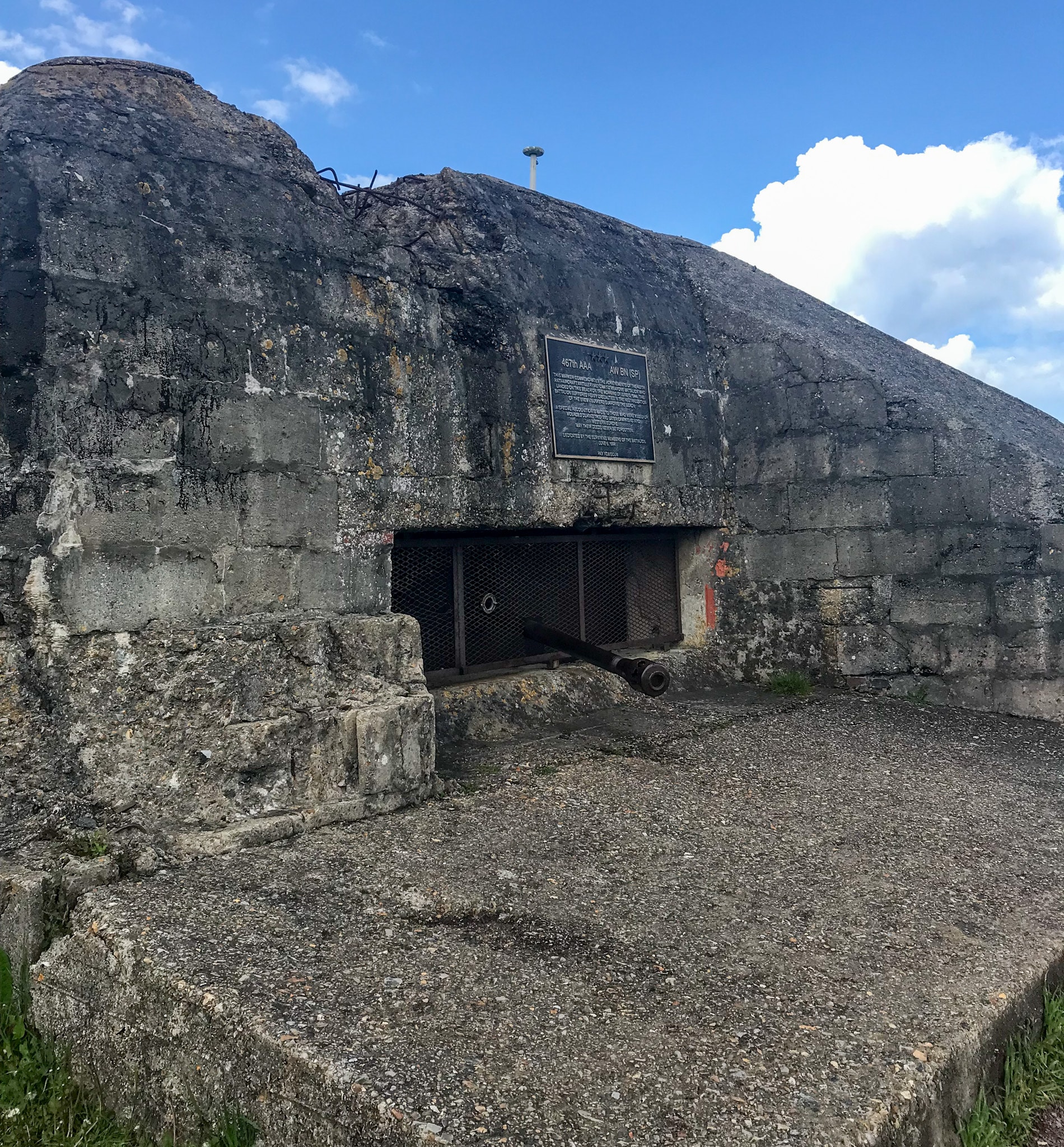 Een van de bunkers vlakbij het strand die je kunt bezoeken