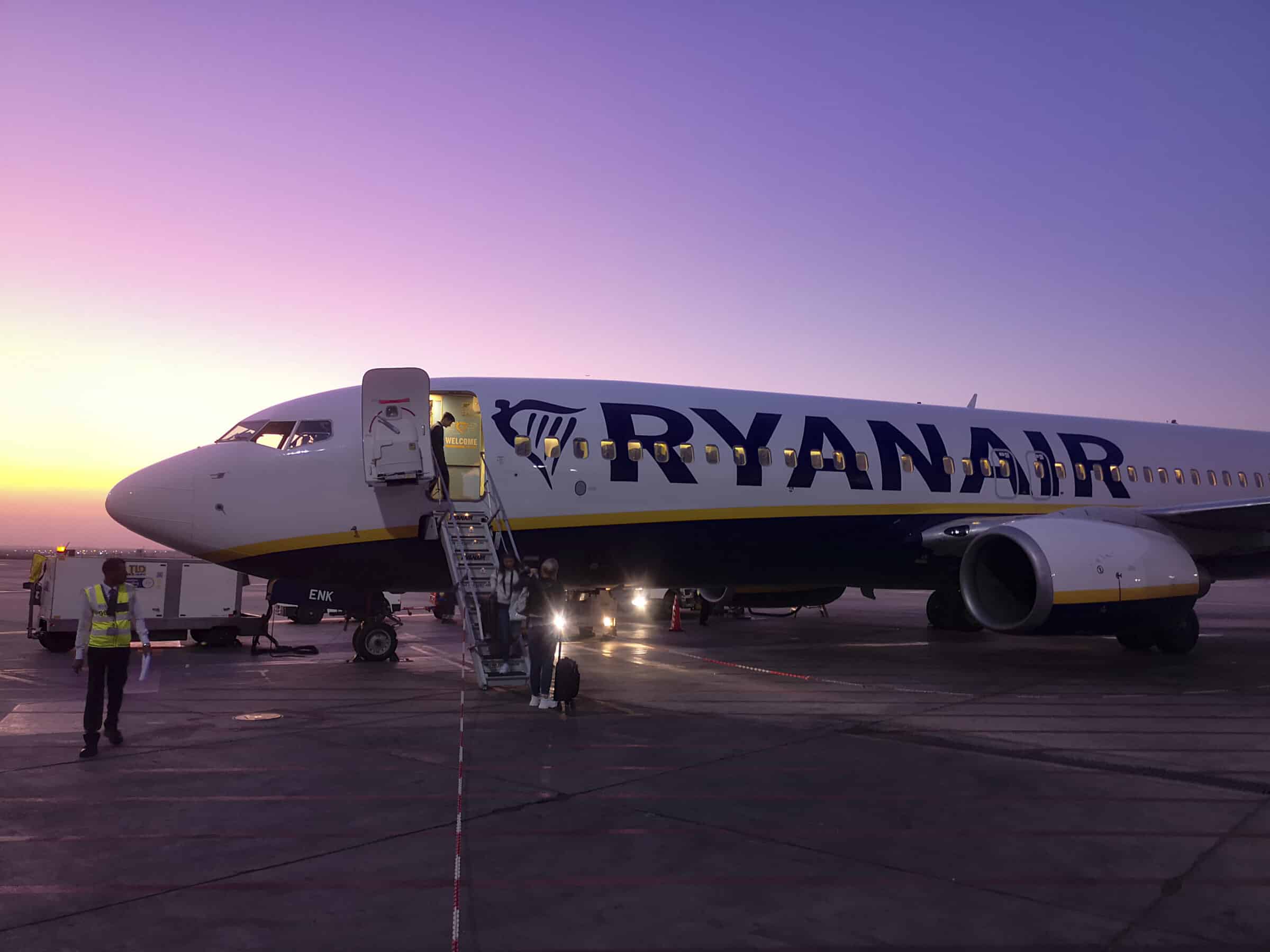 Ryanair-Flugzeug am Flughafen Jordanien