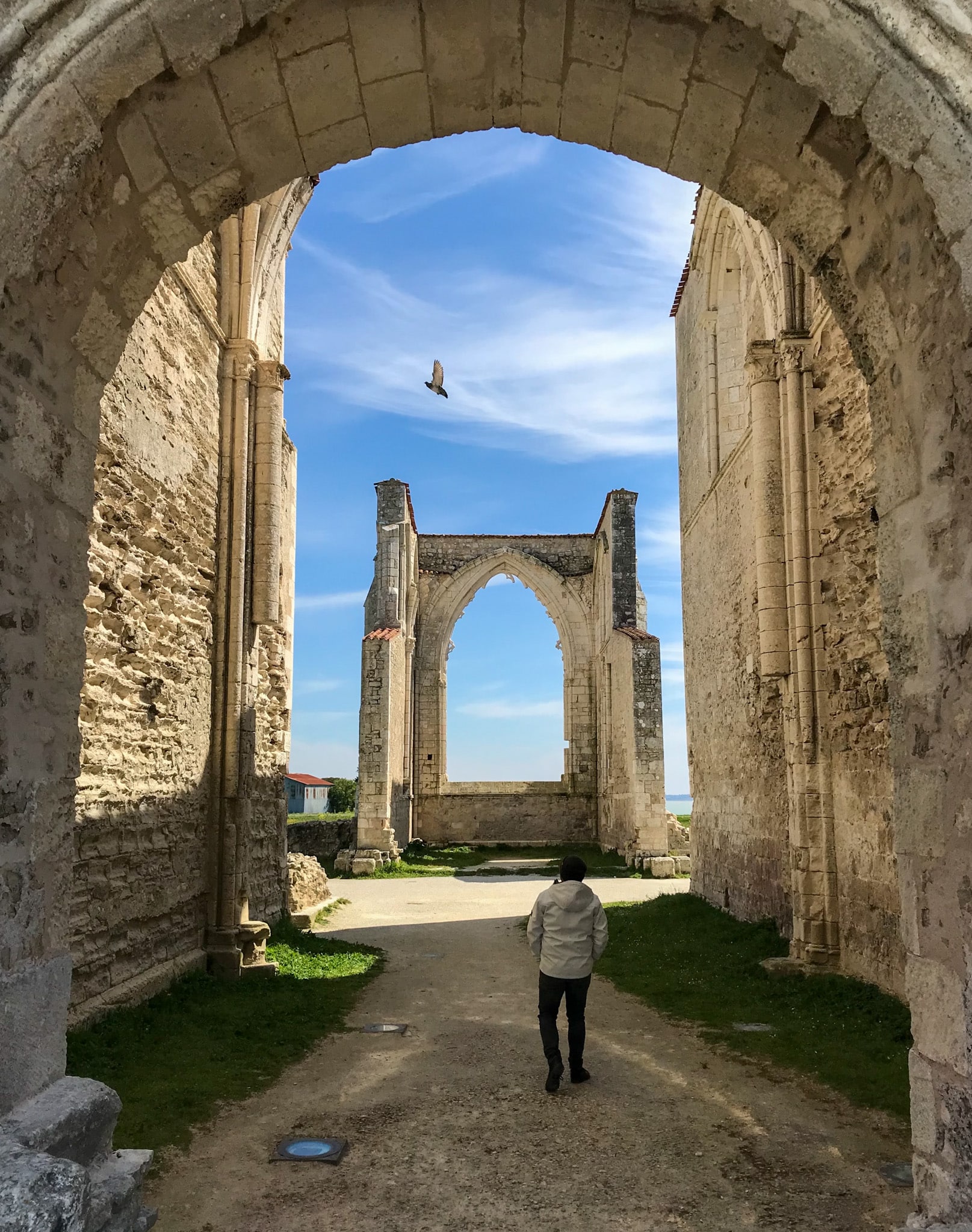 De ruïne van Abbaye des Chateliers