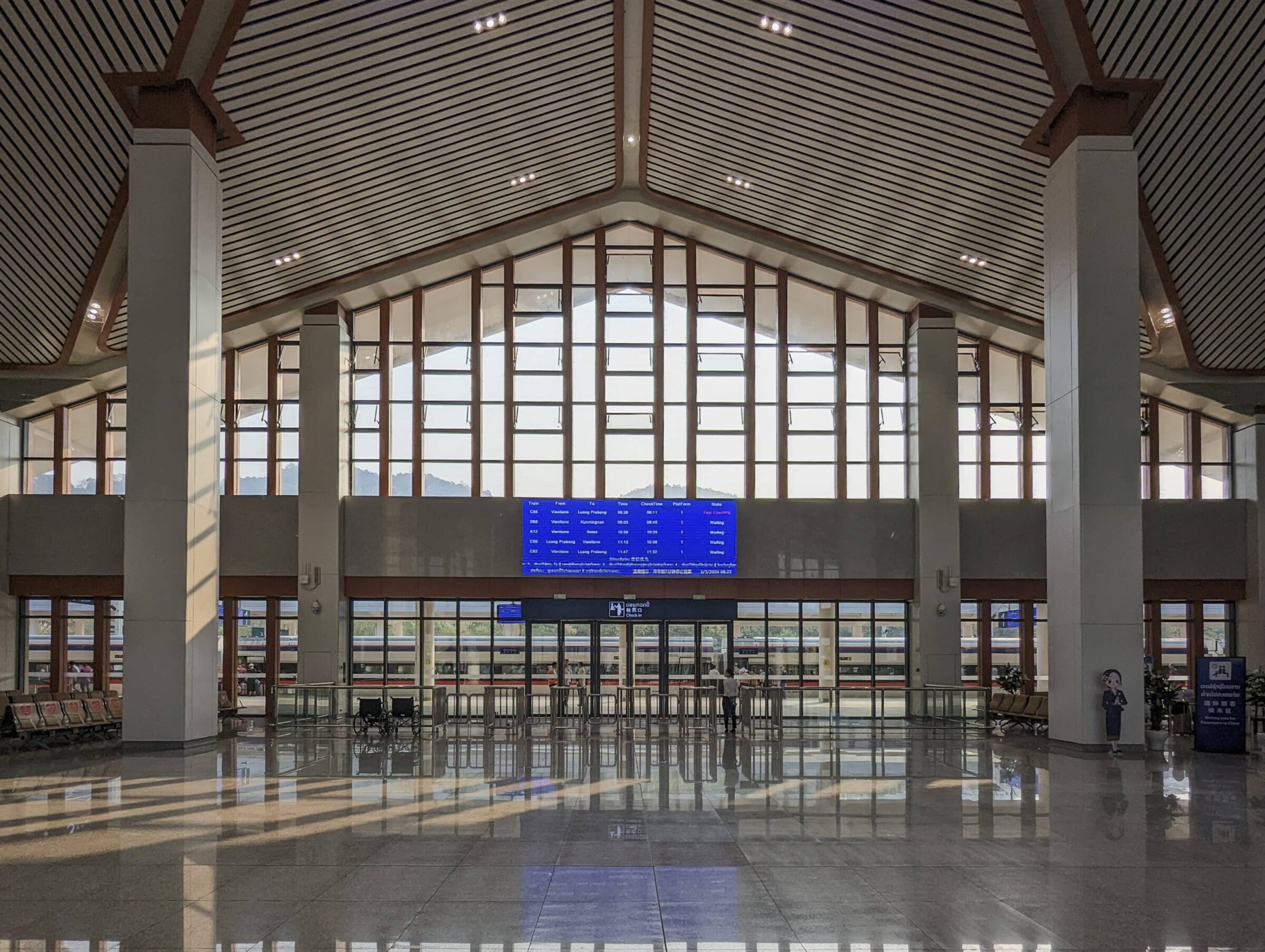 Salón de la estación de tren LCR en Luang Prabang