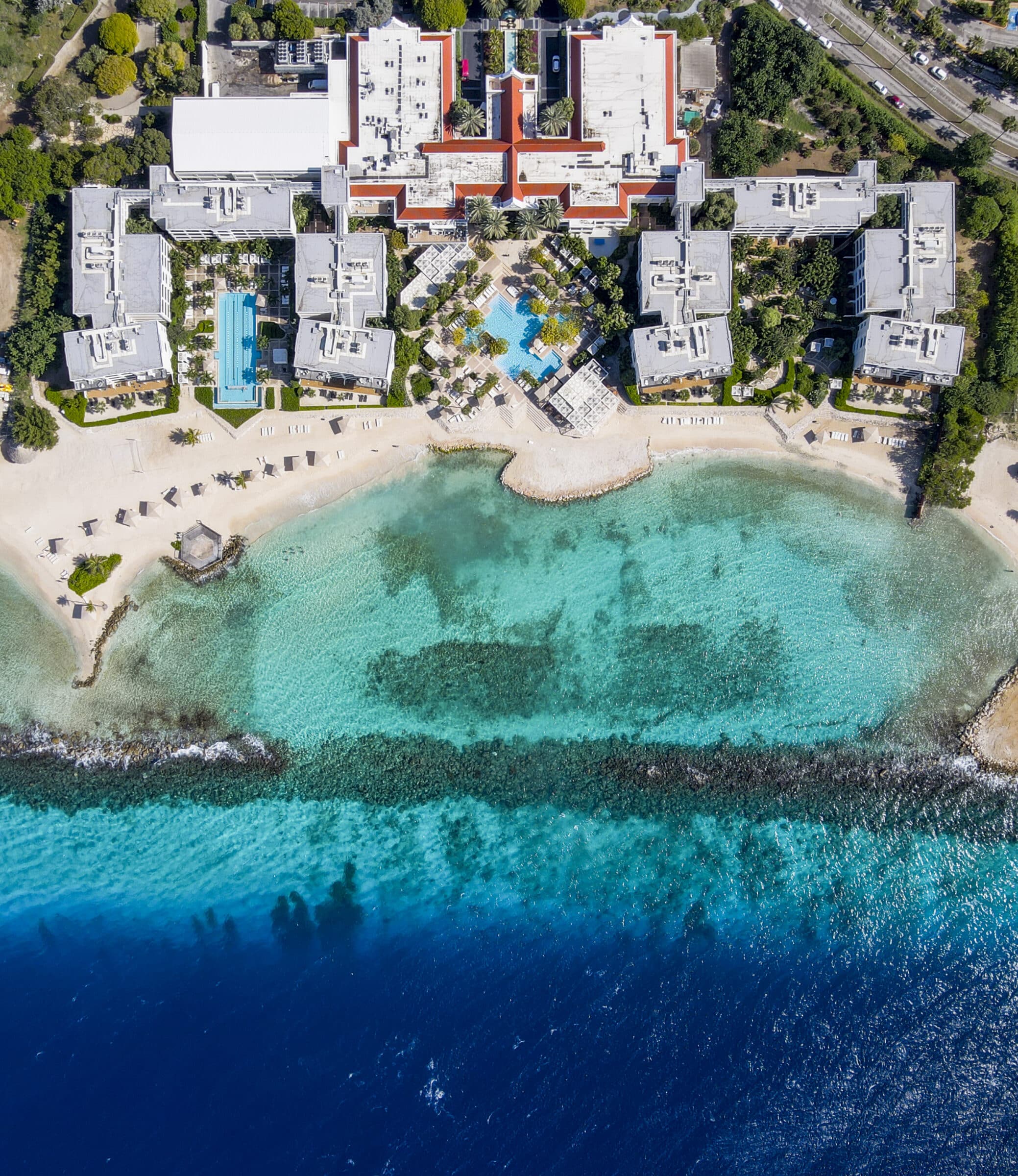 Luchtfoto van Curaçao Marriott Beach Resort, gemaakt met mijn drone