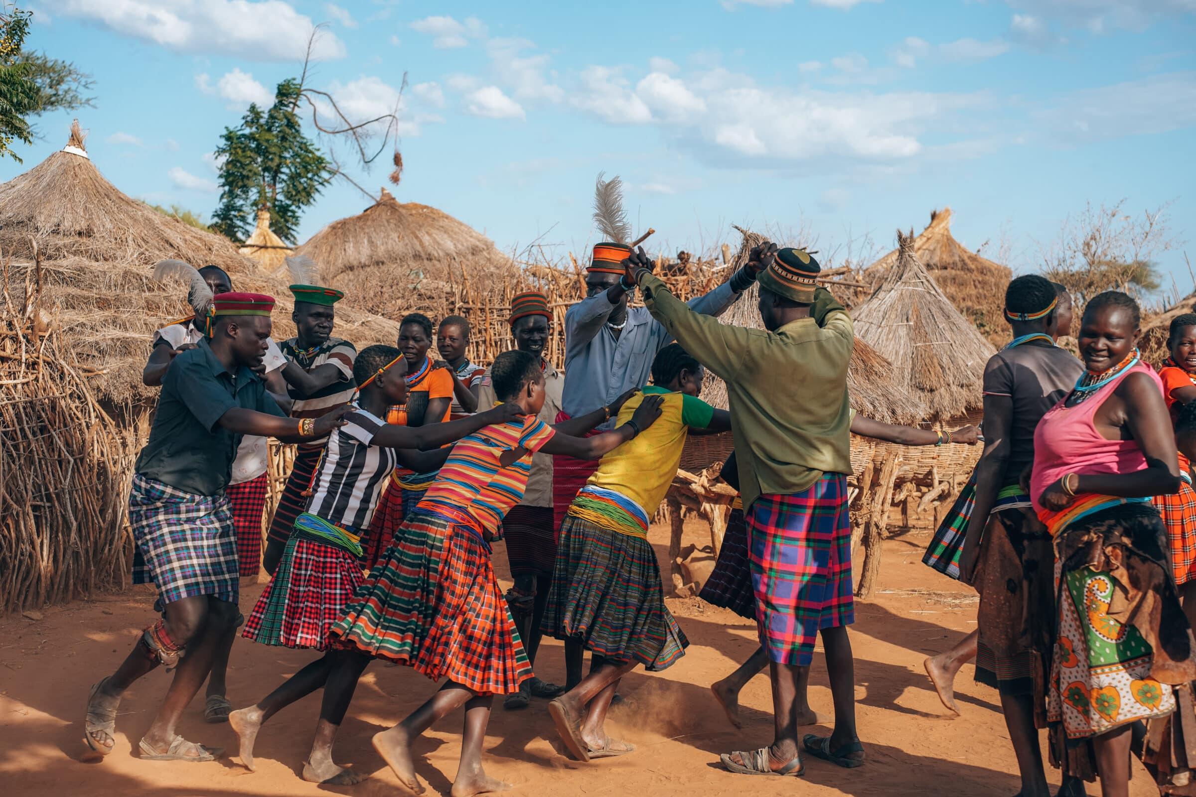 Reisroutes Oeganda | Dansende karamoja stam