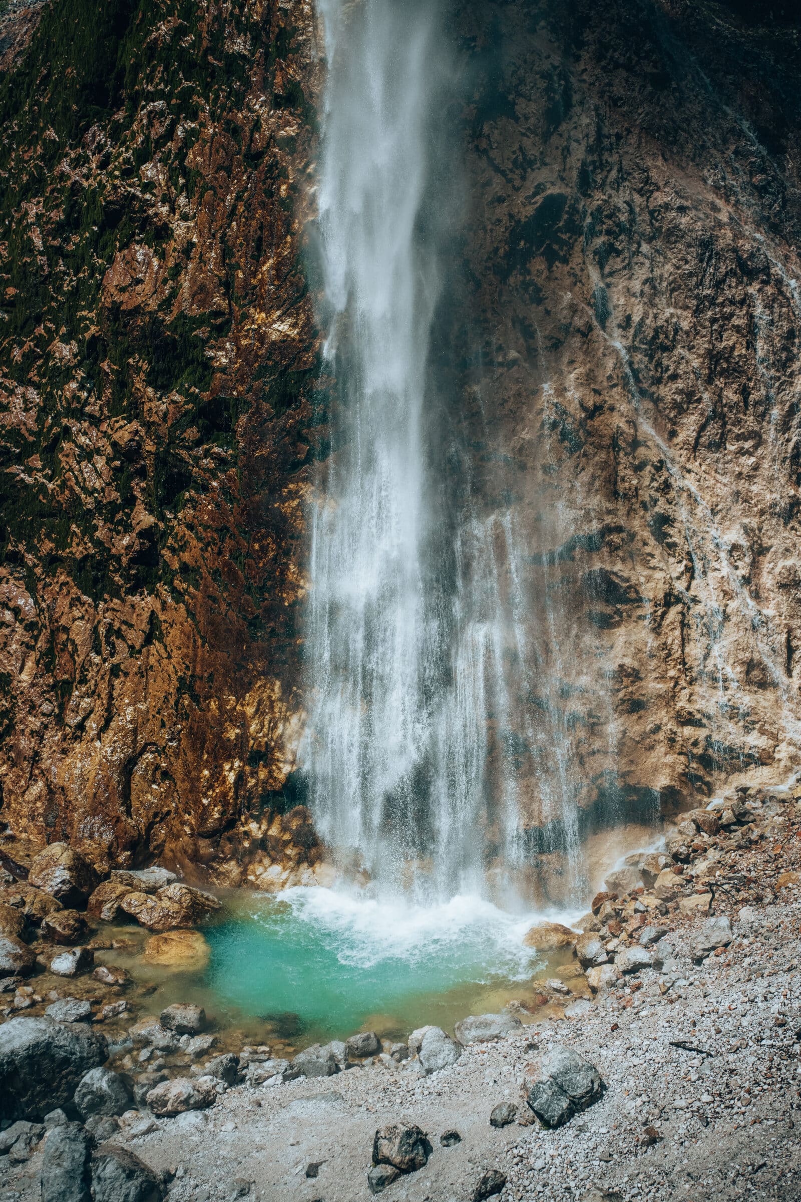 Slovenië | Waterval Rinka bij aan het einde van Logar Valley