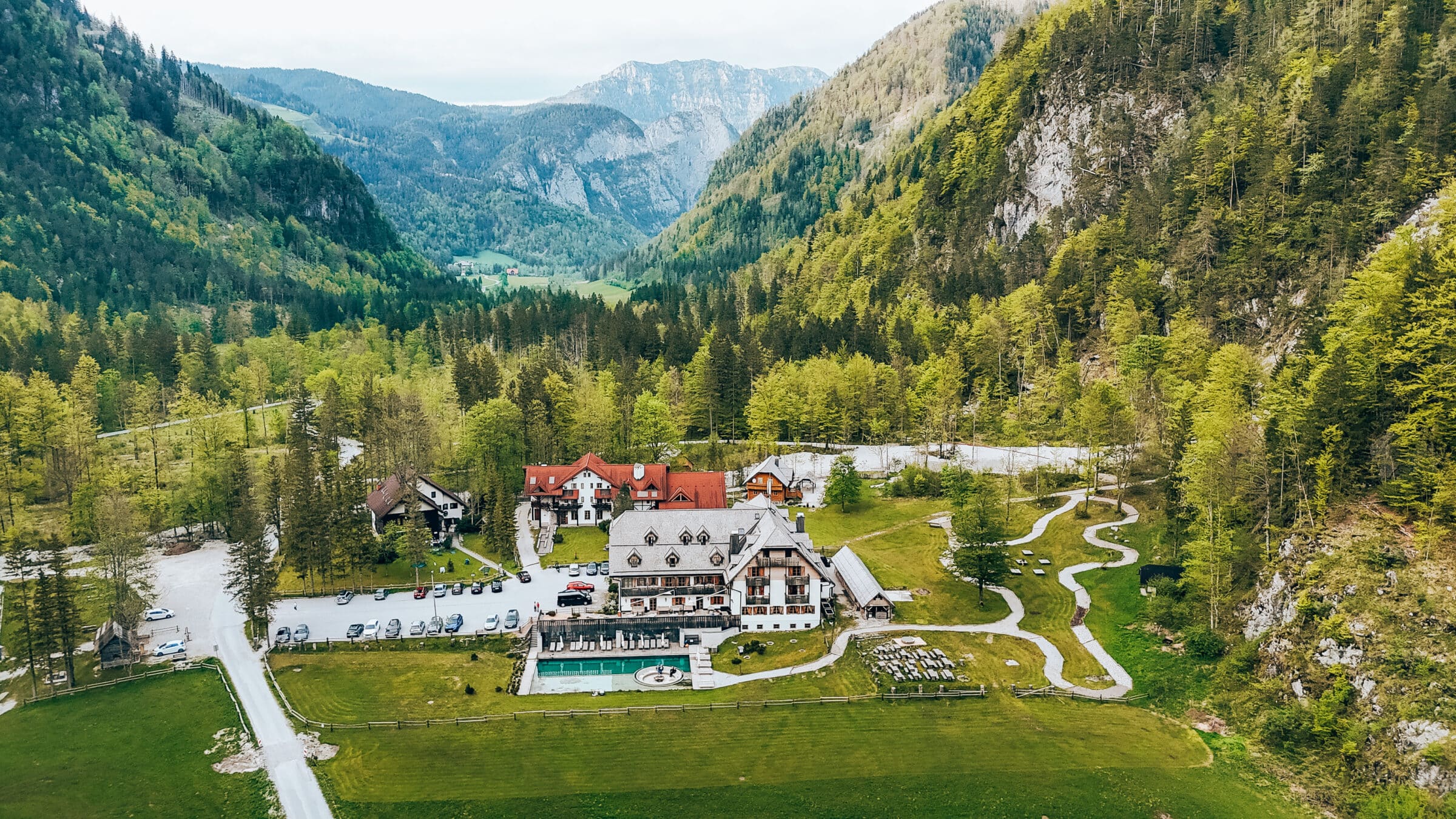 Slovenië | Bovenaanzicht van Hotel Plesnik