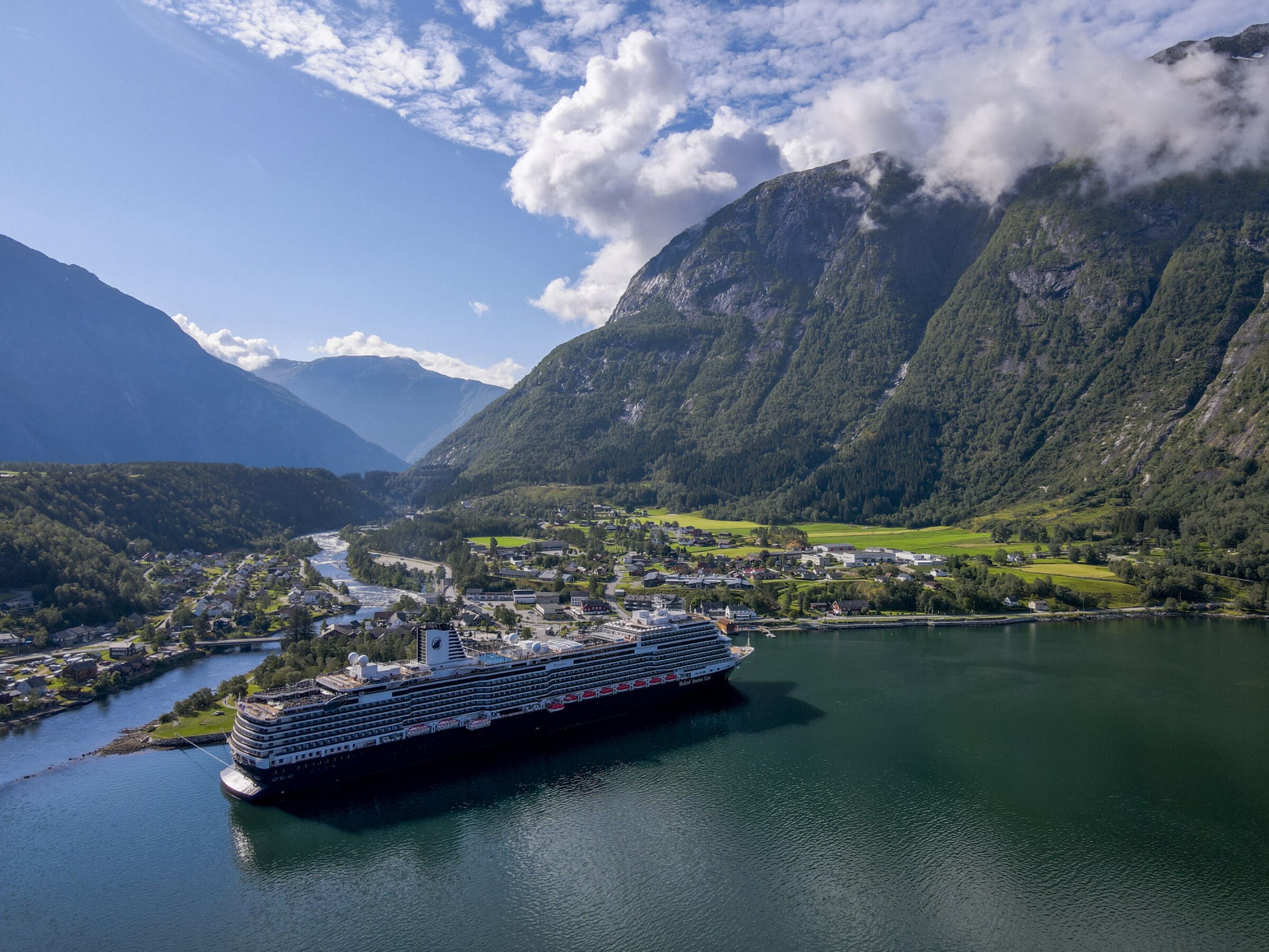 Schip Rotterdam in Eidfjord | Holland America Line