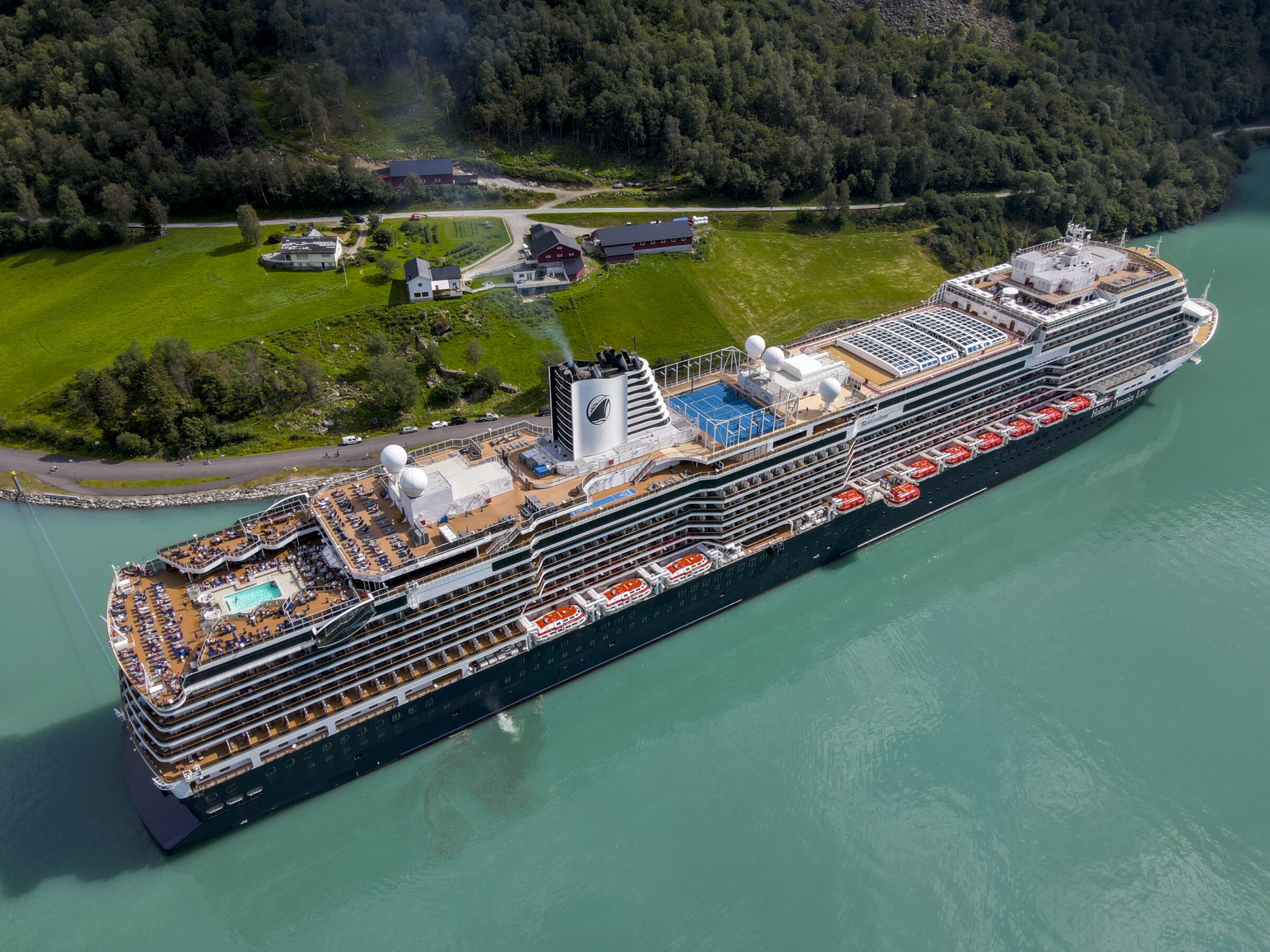 Schip Rotterdam van bovenaf gezien