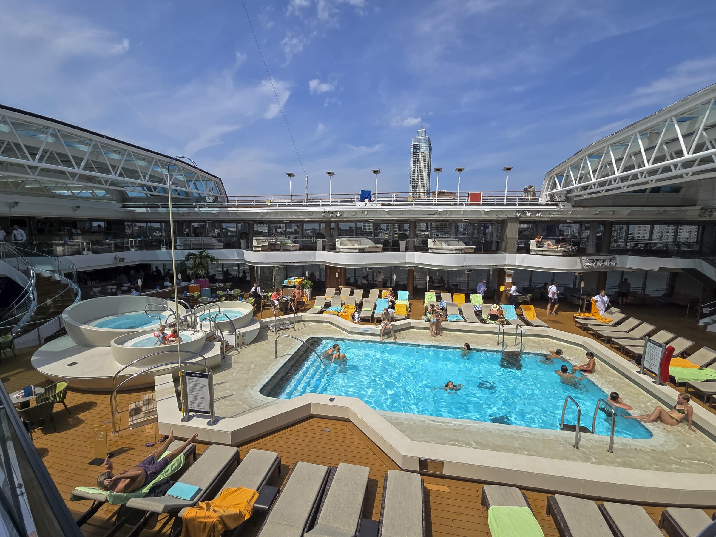 Zwembad met overdekking | Holland America Line