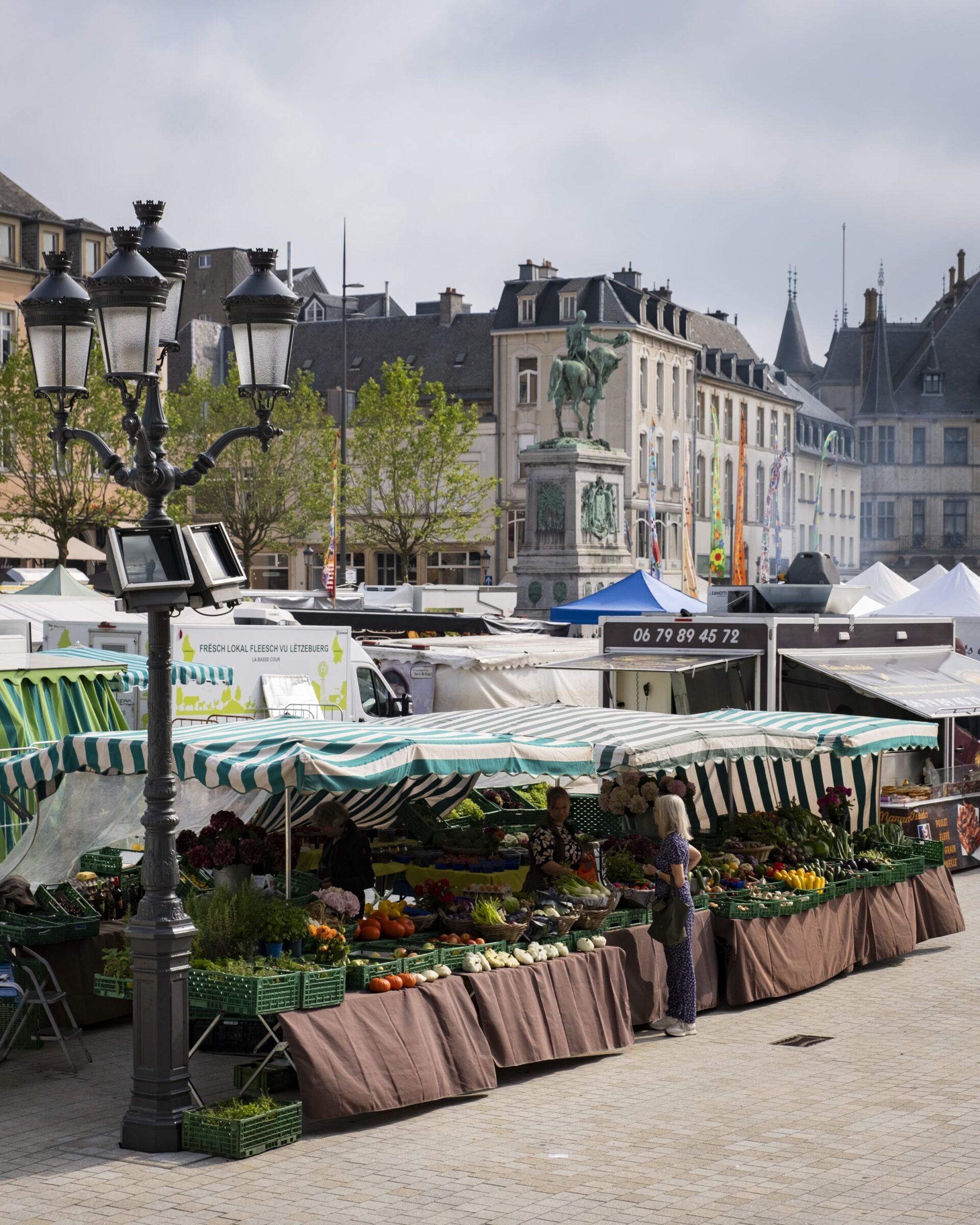 De markt op Place Guillaume II | Luxemburg-Stad