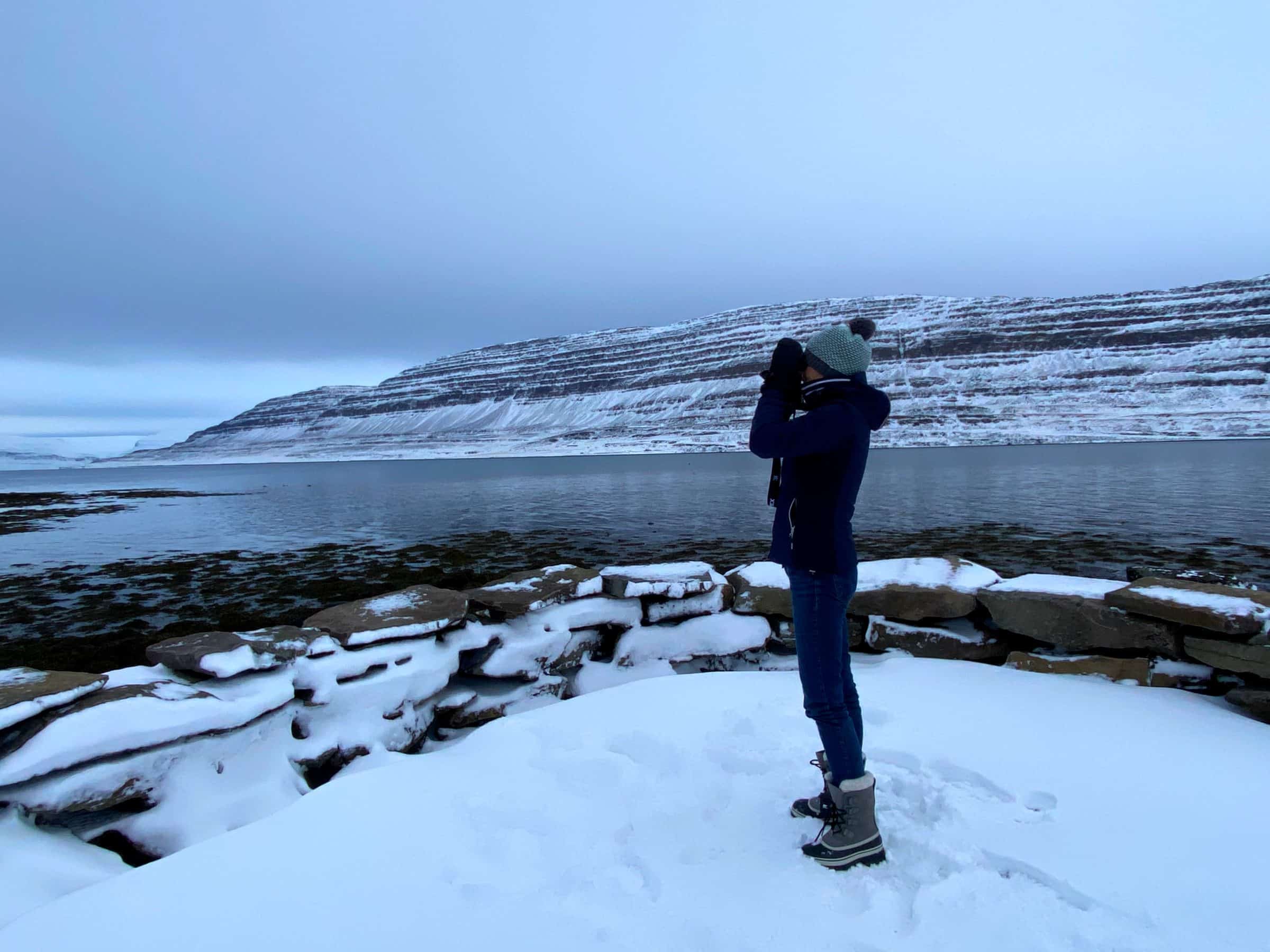 We genieten van fantastische vergezichten over de fjorden. Op diverse plekken spotten we zeehonden.