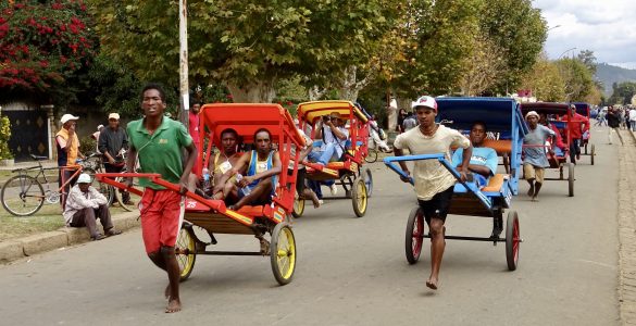 Pousse pousse táxis em Antsirabe