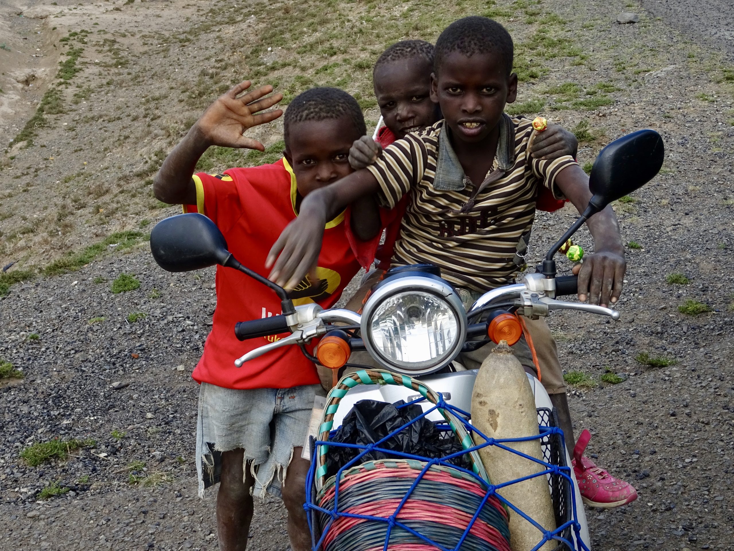 Fans de scooter à Narok